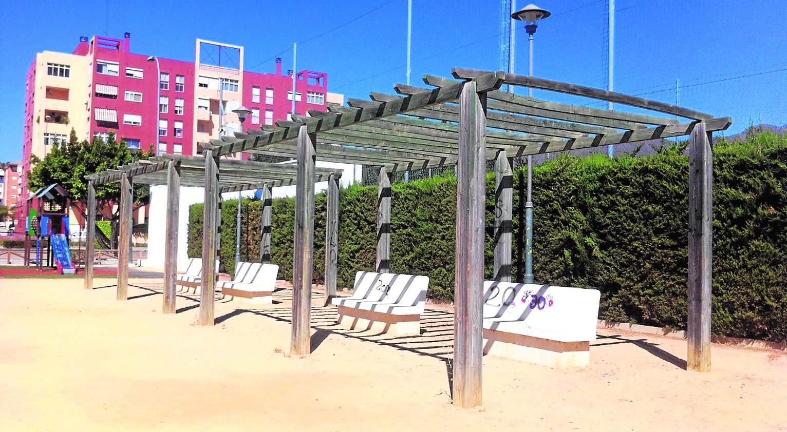 Pérgolas que no dan sombra | Diario Sur